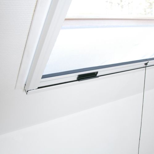 Moustiquaire enroulable en alu pour fenêtre de toit
